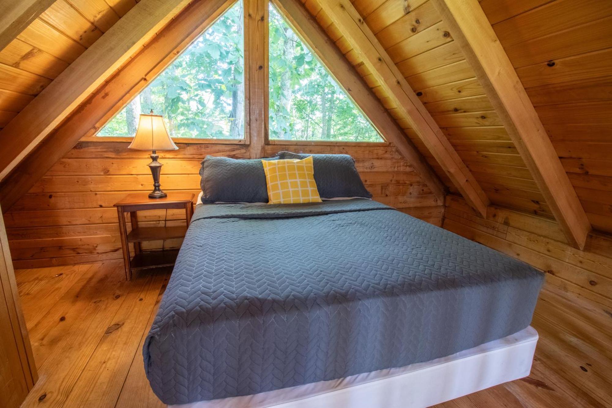 Hotel Kozy Haven Log *