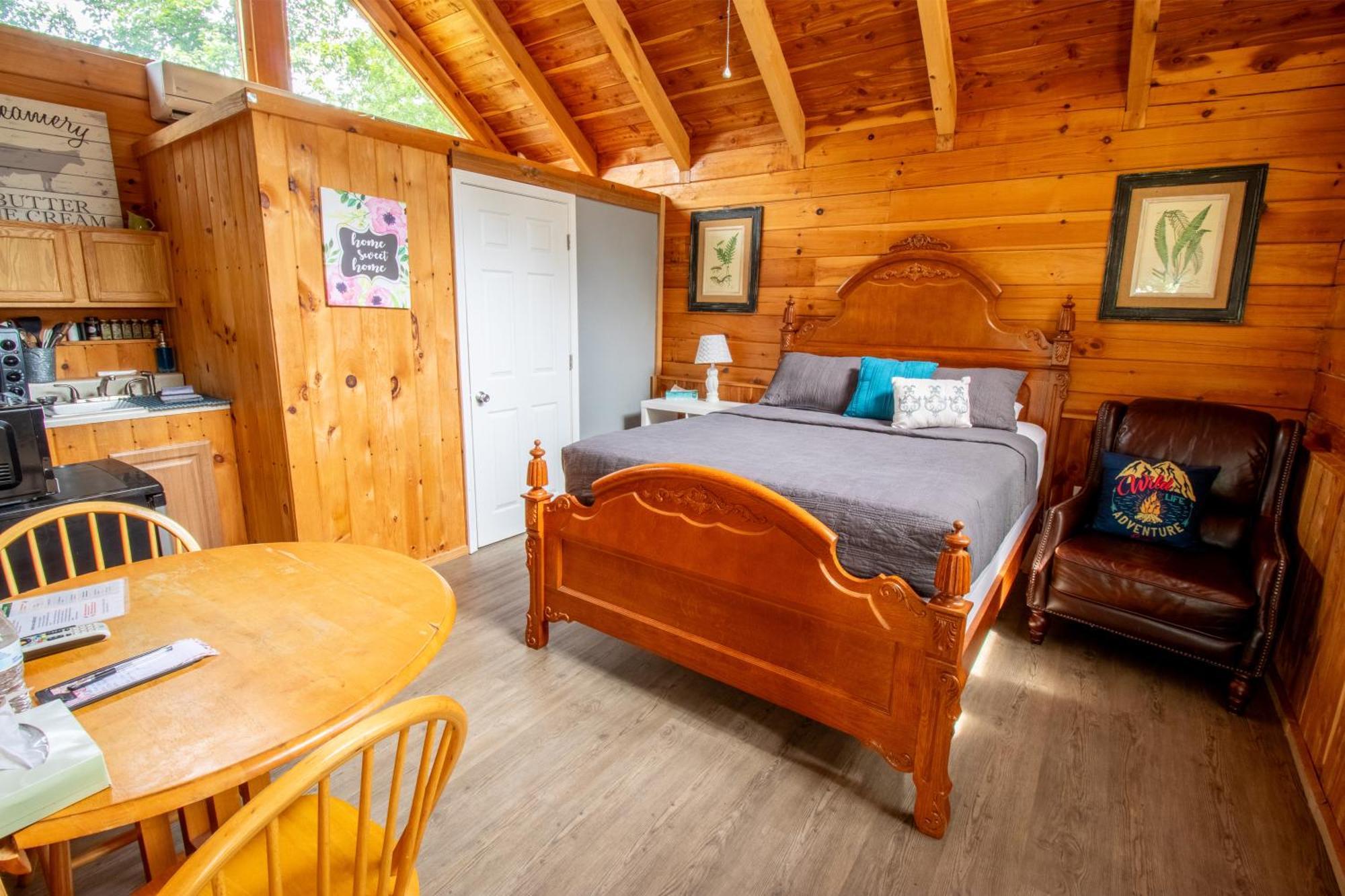 Hotel Kozy Haven Log