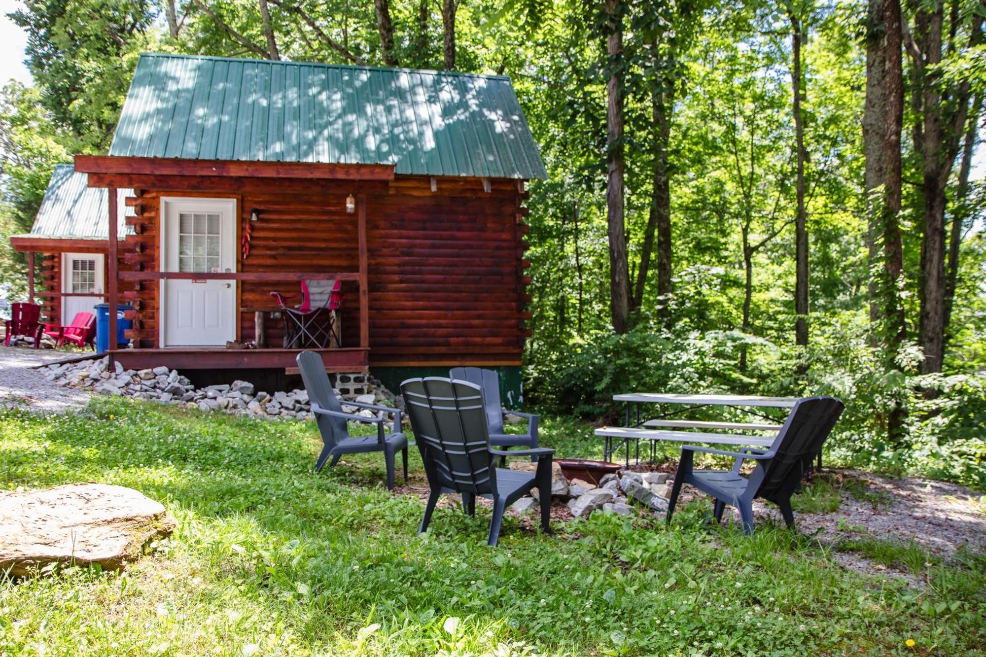 Kozy Haven Log Hotel Columbia
