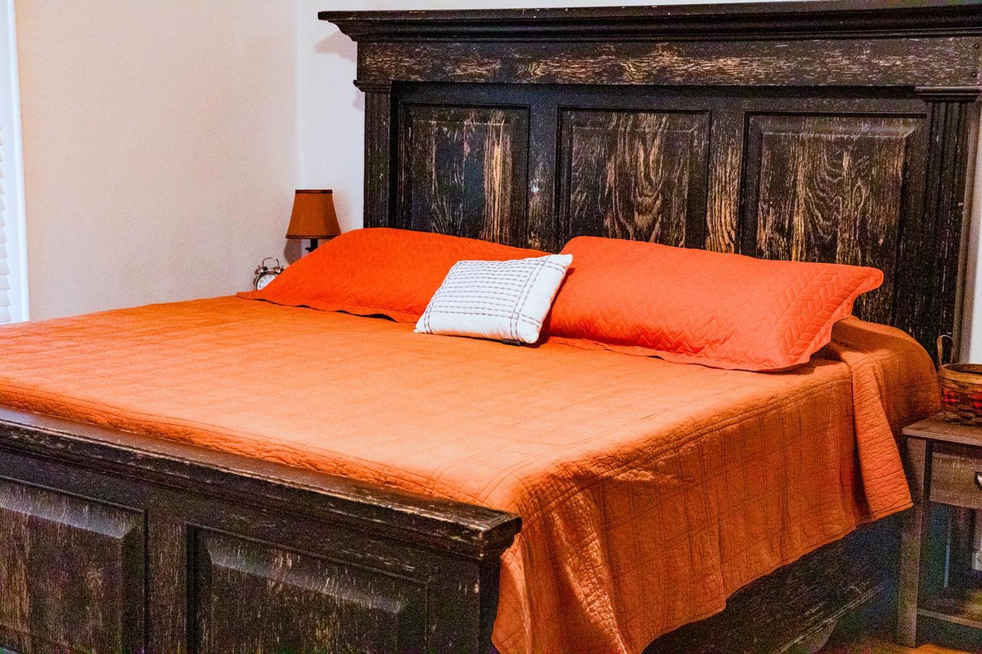 Hotel Kozy Haven Log *